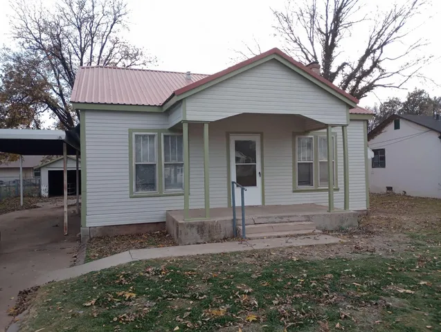406 Avenue H SE, Childress, TX 79201
