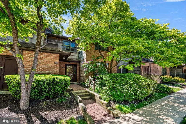 112 Chase Rd, Wayne, PA 19087
