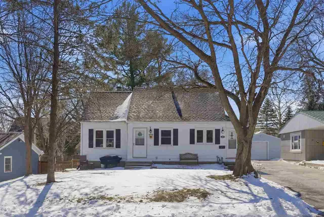 27 Prospect Pl, Iowa City, IA 52246