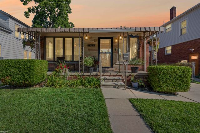 7363 Wiegand Blvd, Center Line, MI 48015