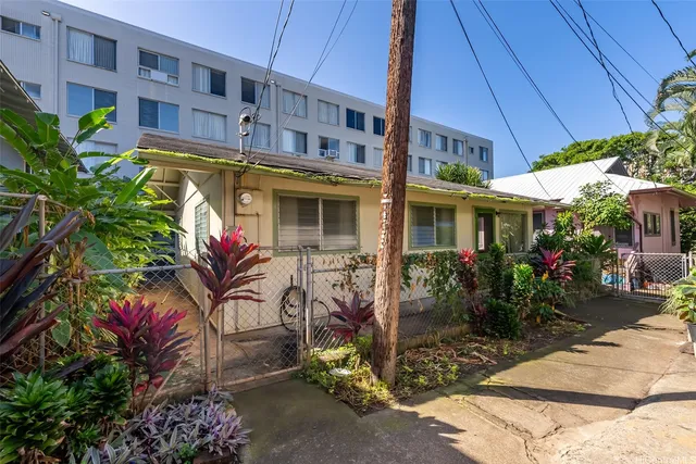 1632A Leilehua Ln, Honolulu, HI 96813