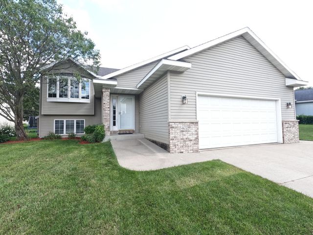 4632 Canterbury Ct NW, Rochester, MN 55901