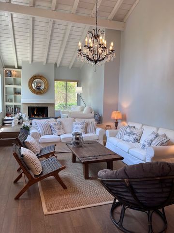 601 Acorn Ct, Pacific Grove, CA 93950