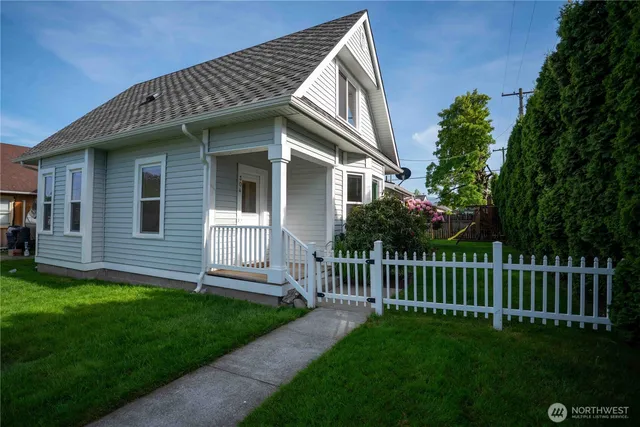 304 Sumas Ave, Sumas, WA 98295
