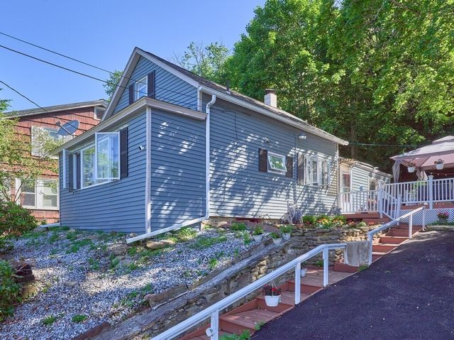 53 Temple St, Spencer, MA 01562