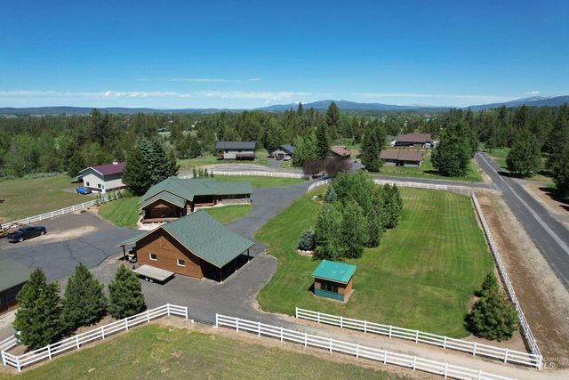 13761 Clear View Ct, McCall, ID 83638