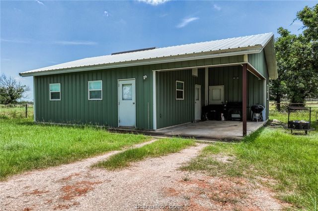 800 Waldeck Rd, Waldeck, TX 78946