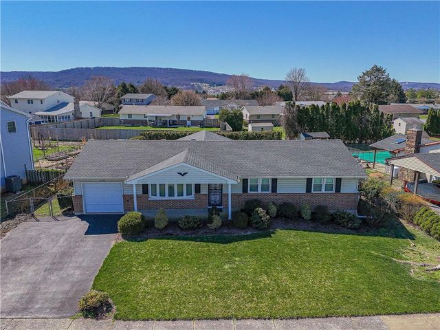 2964 Sequoia Dr, Macungie, PA 18062