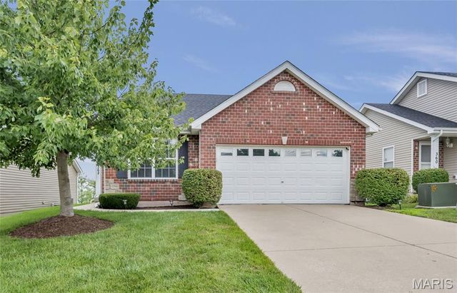 362 Stone Village Dr, Wentzville, MO 63385
