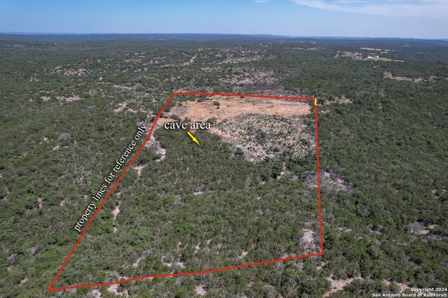 351 N Ringtail Rd, Leakey, TX 78873