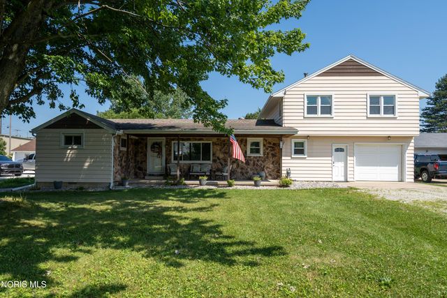 818 W  Front St, Pemberville, OH 43450
