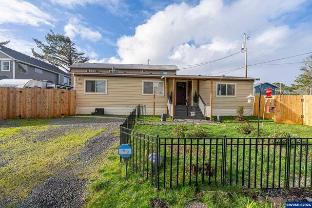 3965 Evergreen Ave, Depoe Bay, OR 97341