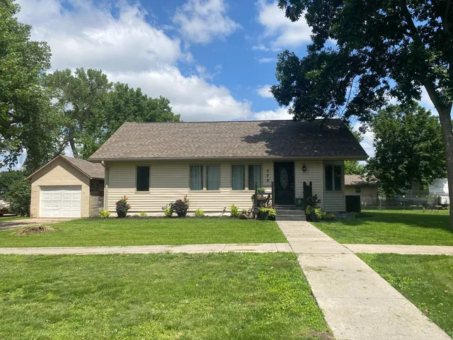 306 S  13th Ave, Broken Bow, NE 68822