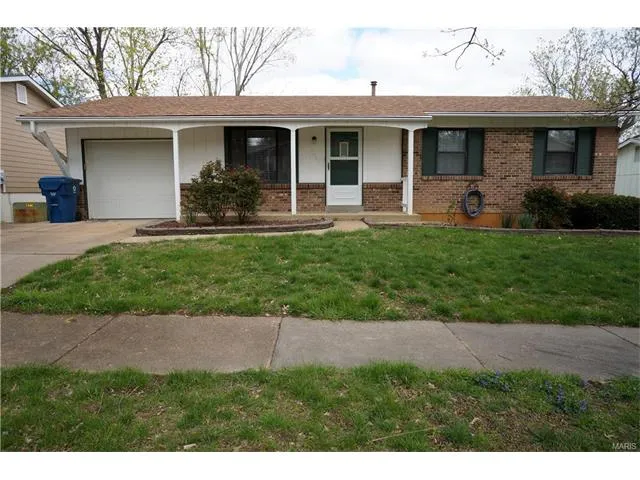 2693 Creekwood Manor Ln, Saint Louis, MO 63125