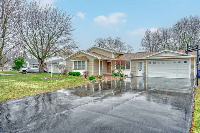 82 Mariposa Dr, Rochester, NY 14624