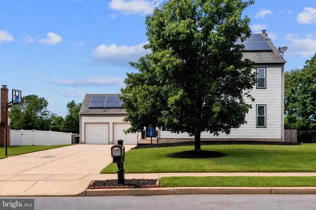 11 Fox Chase Dr, Blackwood, NJ 08012