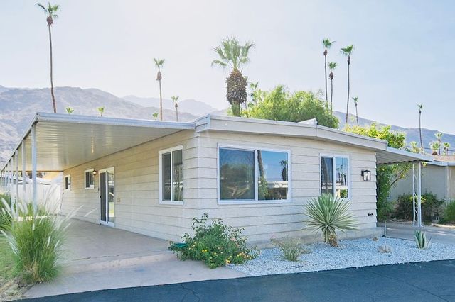 136 Mecca St, Palm Springs, CA 92264