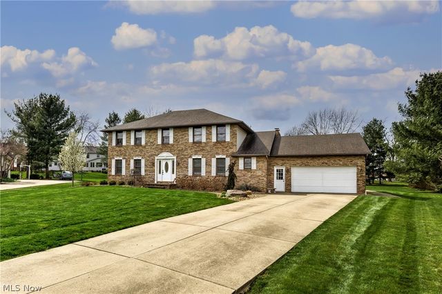 3058 Chardonnay Ln, Poland, OH 44514