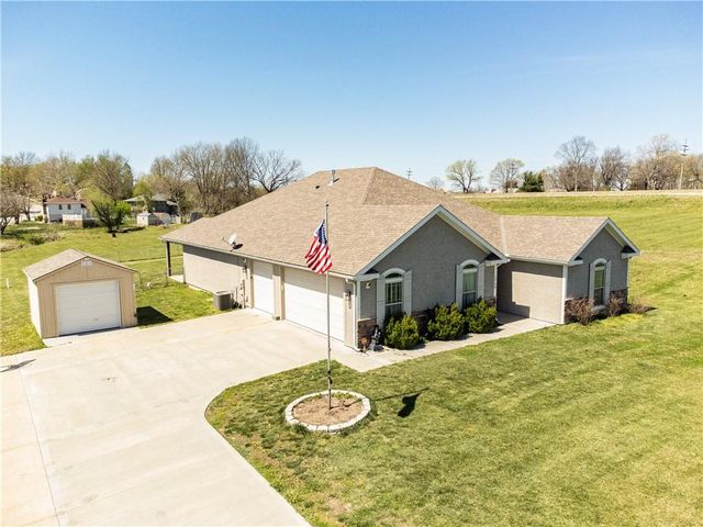 1720 N  Blue Mills Rd, Independence, MO 64056
