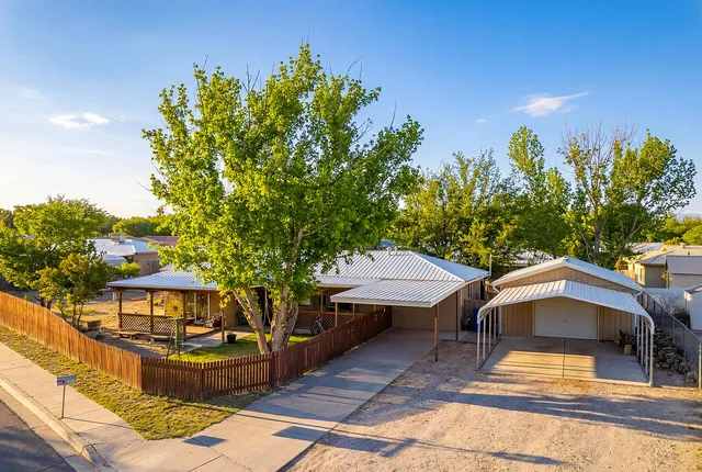 514 Valle Grande Dr SW, Los Lunas, NM 87031