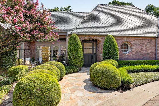 4902 Westbriar Dr, Fort Worth, TX 76109