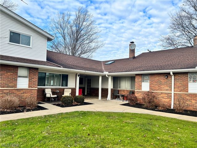 25520 Clubside Dr   #16, North Olmsted, OH 44070