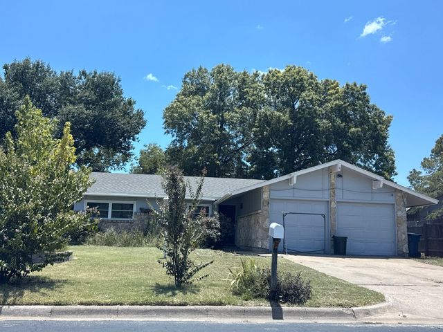 629 Meadowcrest Dr, Crowley, TX 76036
