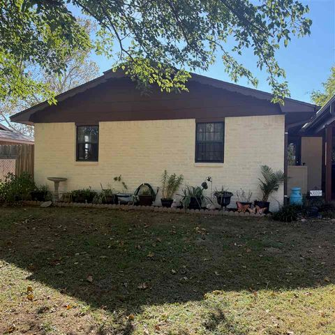 809 SE 38th St, Lawton, OK 73501