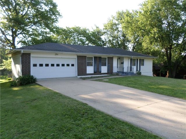 1706 Country Ln, Atchison, KS 66002