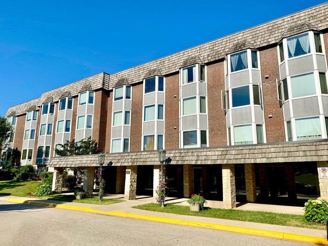 400 Thames Pkwy #2G, Park Ridge, IL 60068