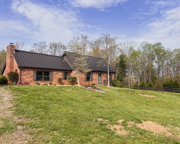 168 Edwards Mountain Dr, Hendersonville, NC 28792