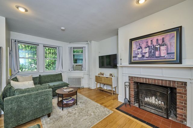458 Beacon St #1, Boston, MA 02115