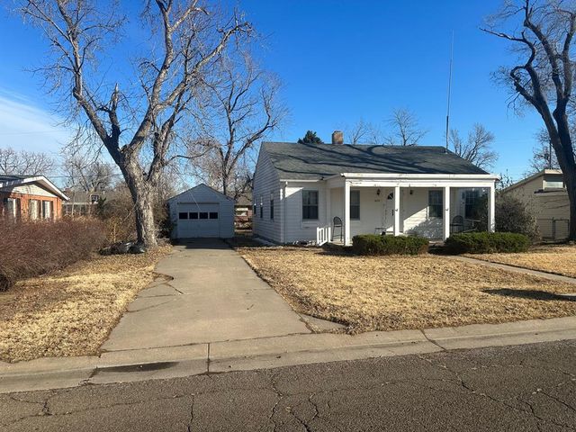 2626 Paseo Dr, Great Bend, KS 67530