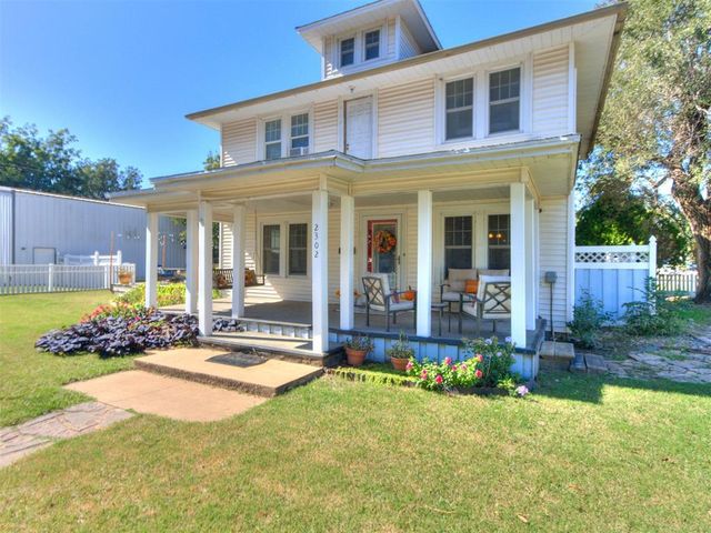 2302 S  17th St, Chickasha, OK 73018