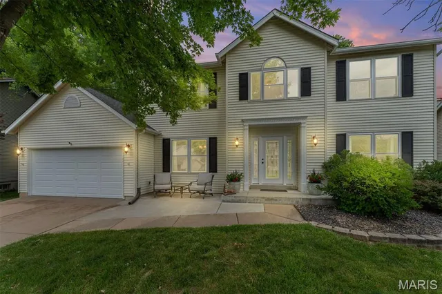 1085 Treeshade Dr, Saint Peters, MO 63376