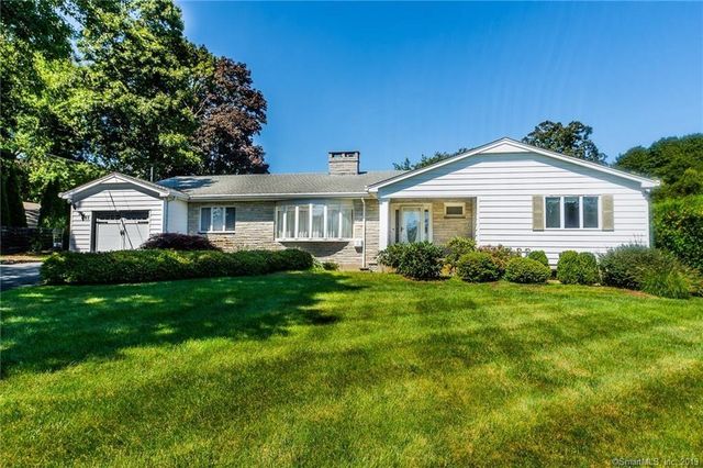85 Admiral Dr, New London, CT 06320