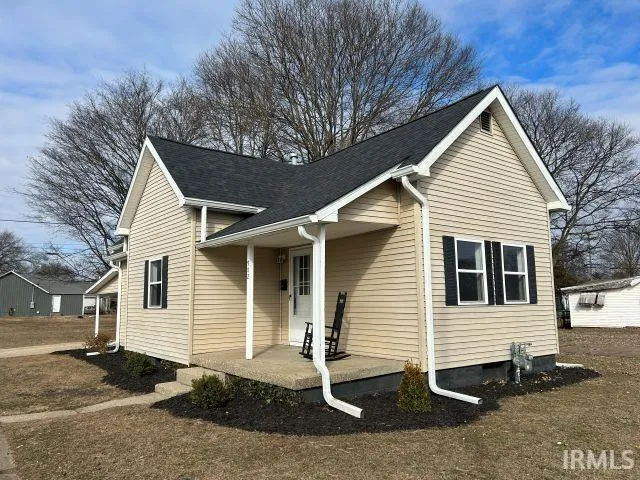 902 N  12th St, Vincennes, IN 47591