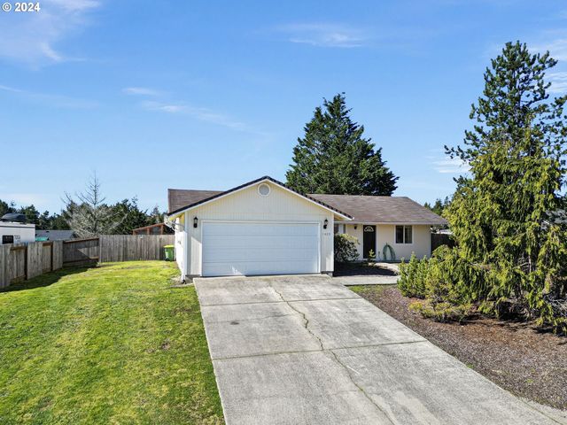 1405 Yew St, Florence, OR 97439