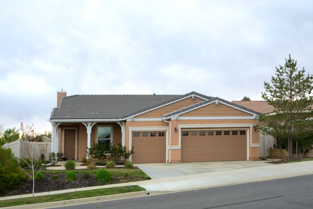 1349 Clasico Dr, Tehachapi, CA 93561
