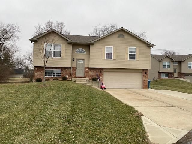 159 W  Division St, Maryville, IL 62062