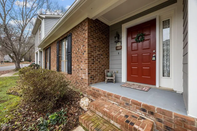 122 Clancy Cir, Cary, NC 27511