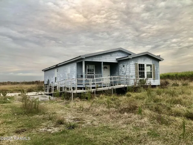 15702 W  Pershing Rd, Kaplan, LA 70548