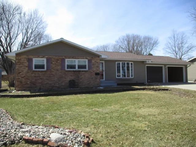 315 Oak St, Laurens, IA 50554