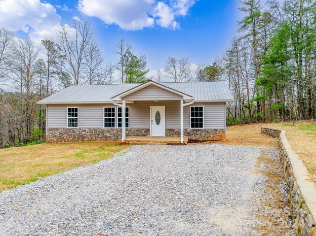 142 Cochran Cove Dr, Old Fort, NC 28762