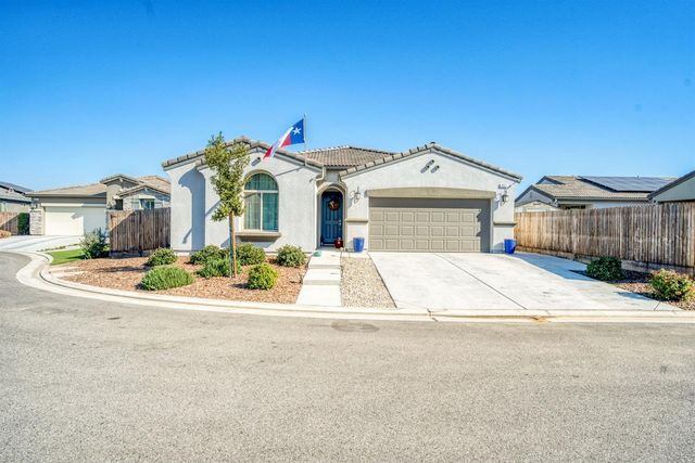 937 Lindsay Ln, Clovis, CA 93619