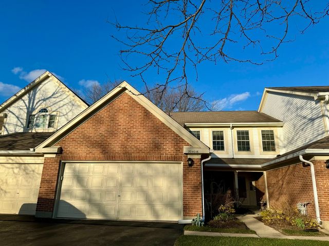 30W016 Spruce Ct, Warrenville, IL 60555