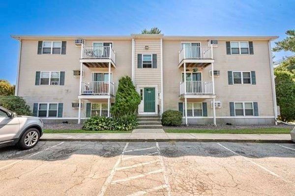 1471 Braley Rd #4, New Bedford, MA 02745