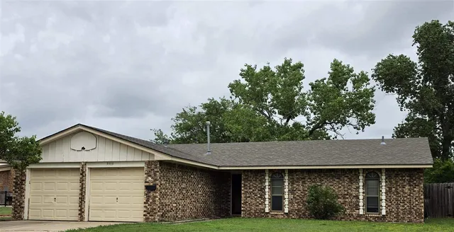 5515 NW Alan A Dale Ln, Lawton, OK 73505