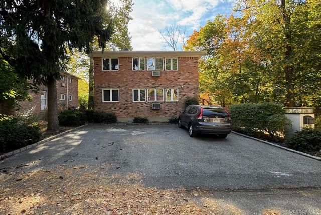 14 Cornwall Ln, Pt Washington, NY 11050