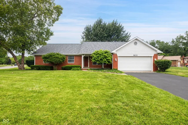 8022 Knollgate Ct, Indianapolis, IN 46268